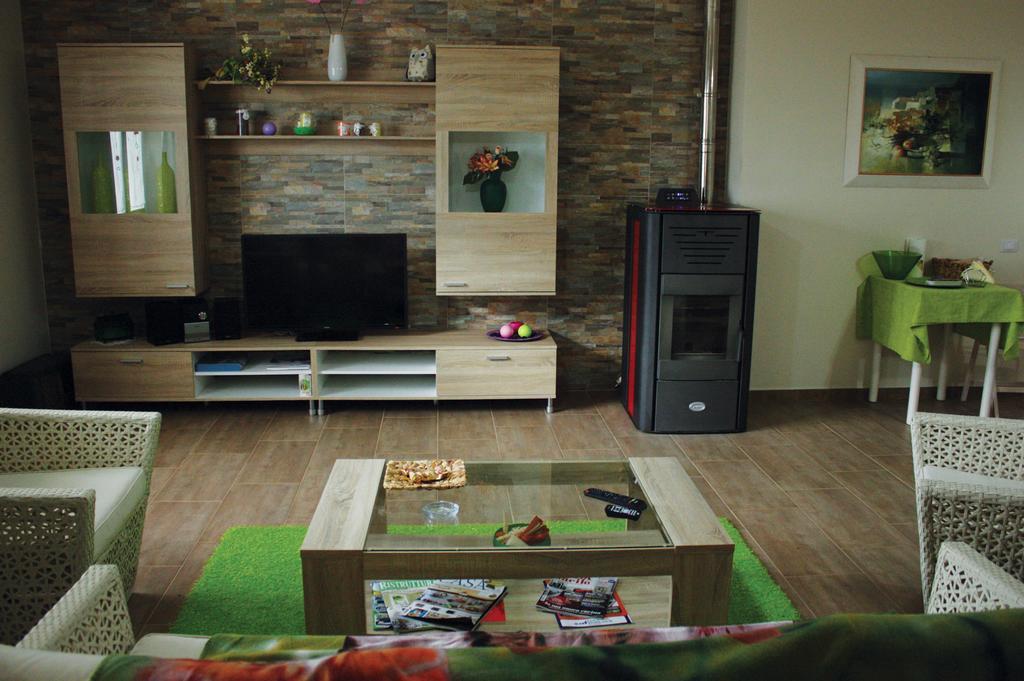 Oasi Di Francesca B&B Pontinia ภายนอก รูปภาพ